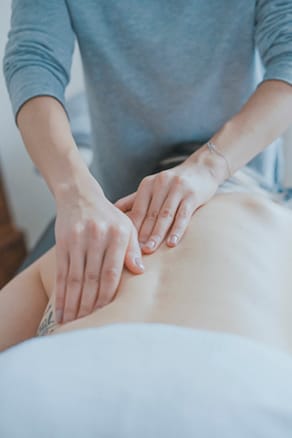 A guest getting a massage at the Jordan Spa